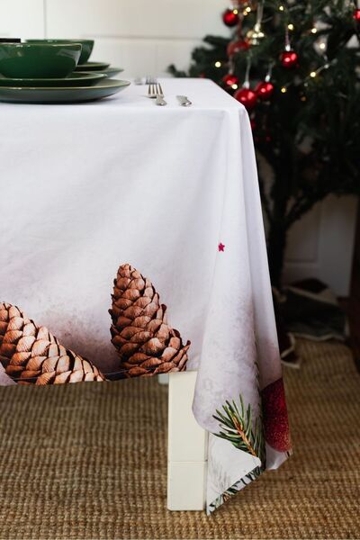 Montisu 100% Cotton, Traditional Christmas Patterned, Liquid-Proof, Stain-Proof Special Fabric Tablecloth 145X225