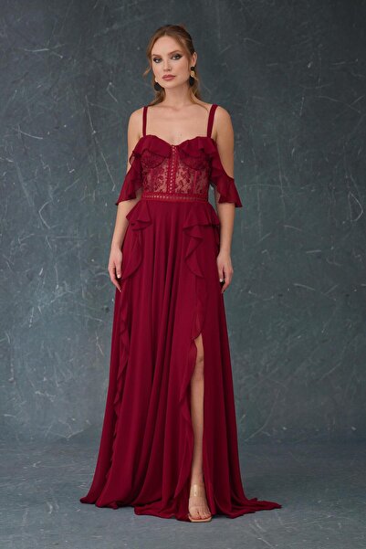 Carmen Bordo Volanlı Üstü Dantel Yırtmaçlı Abiye Elbise