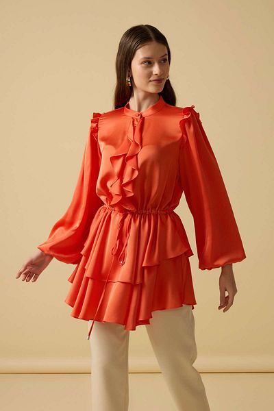 NUR KALAY COLLECTION بلوزة من الساتان المكشكش