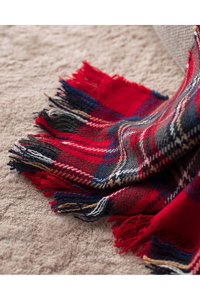 Madame Coco Nuée Sofa Shawl - Red