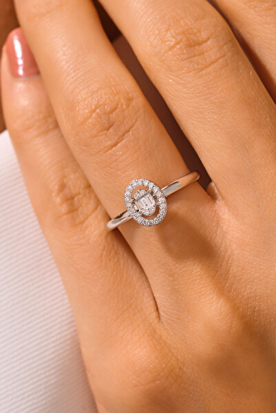 MOOM MÜCEVHERAT 14 Ayar Altın Pırlanta Baget Oval Yüzük