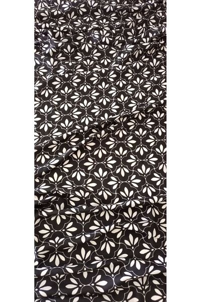 İskeçe Exclusive Black and White Scarf with Self Pattern in Custom Box