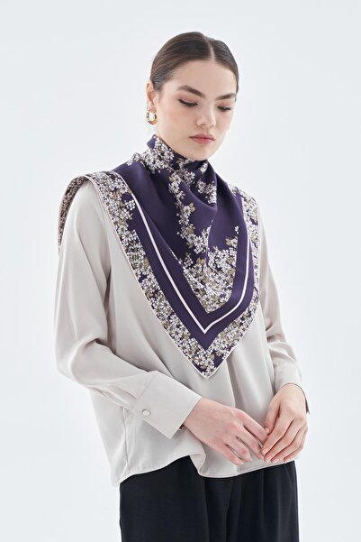 Markanın Çiçek Açan Hikayesi-Mor Papatya Desenli %100 İpek Twill Eşarp