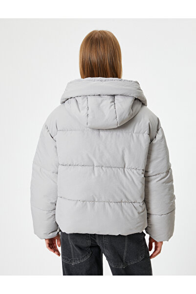 Koton Къса надуваема яке с качулка, цип и джобове, удобна кройка