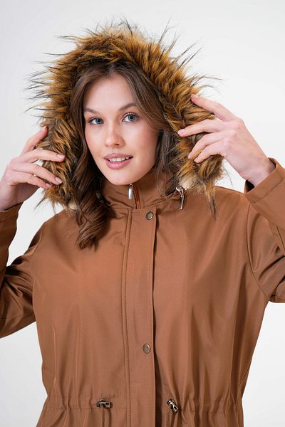 Butik Дамско водоустойчиво палто с качулка и подплата от кожа