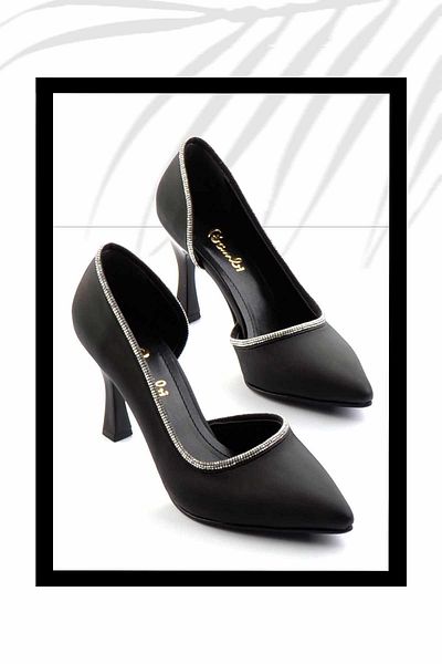 Bambi Klassische Damenschuhe mit Absatz aus mattschwarzem Satin K 01471060038
