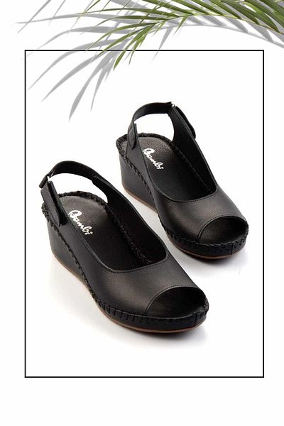 Bambi Schwarze Damenschuhe mit Keilabsatz aus echtem Leder K 05717250403