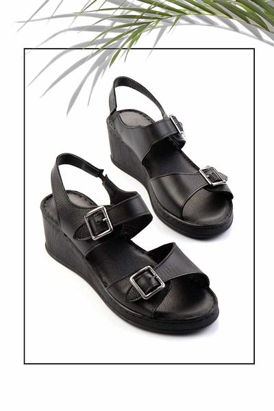 Bambi Schwarze Damenschuhe aus echtem Leder mit Keilabsatz - K 05466057103