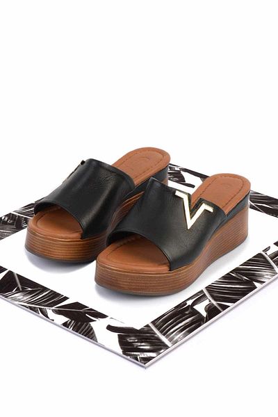 Bambi Black Leather Women's Slippers K04826053303