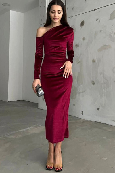 MissThetis Tek Omzu Açık Büzgülü Drapeli Uzun Kollu Kadife Kumaş Kışlık Şık Cool Yılbaşı Midi Boy Gece Elbisesi