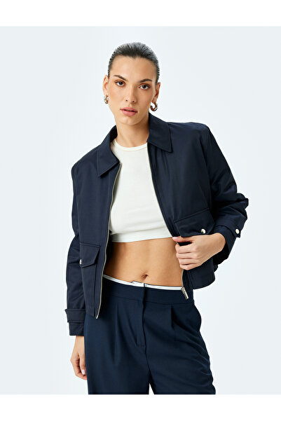 Koton Saisonale Gabardine-Jacke mit Kapuze und Taschendetail mit Reißverschluss