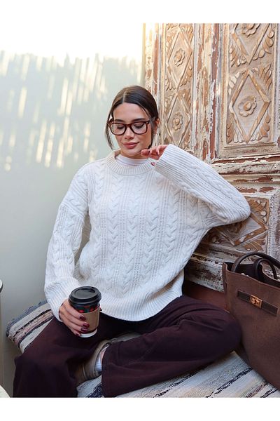 ESRAHELVACI Pulover împletit cu păr cu gât