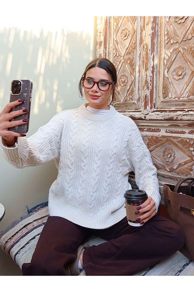 ESRAHELVACI Pulover împletit cu păr cu gât