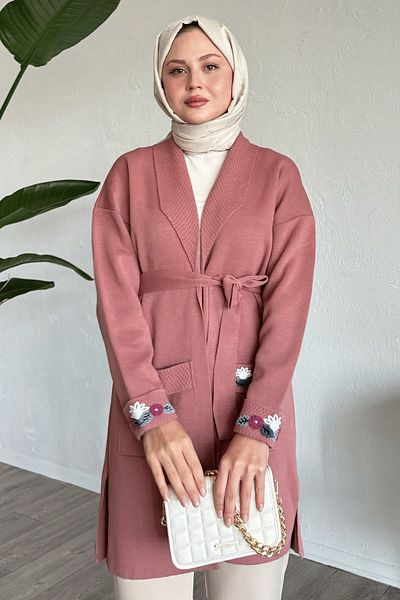 InStyle سترة محبوكة باللون الوردي المغبر مع تطريز جيوب وأكمام