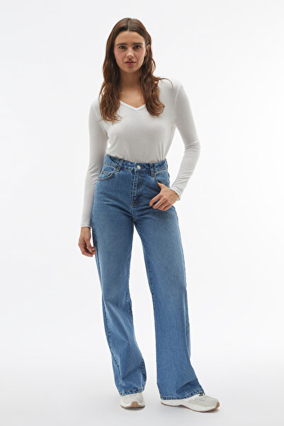 Mudo V-Neck Long Sleeve T-Shirt