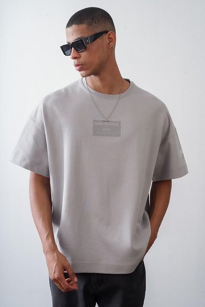 Butik TREND BIZ Μπλουζάκι με τυπωμένο μονόχρωμο μπλουζάκι με λαιμόκοψη