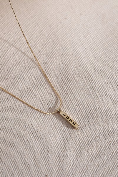 LA PERRY ACCESSORIES Thin Chain Love Written Gold Color Necklace