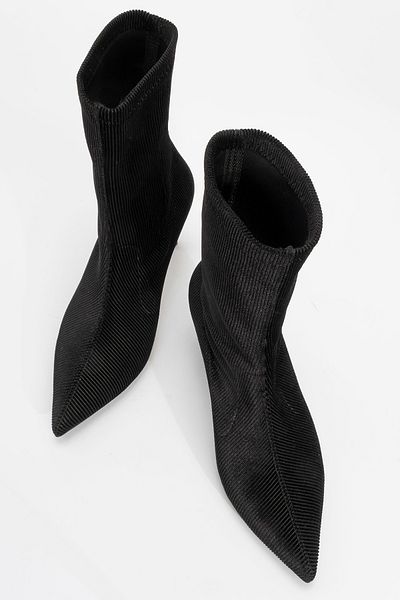 LuviShoes Γυναικείες μπότες με λεπτό τακούνι THALIN Μαύρες βελούδινες μύτες