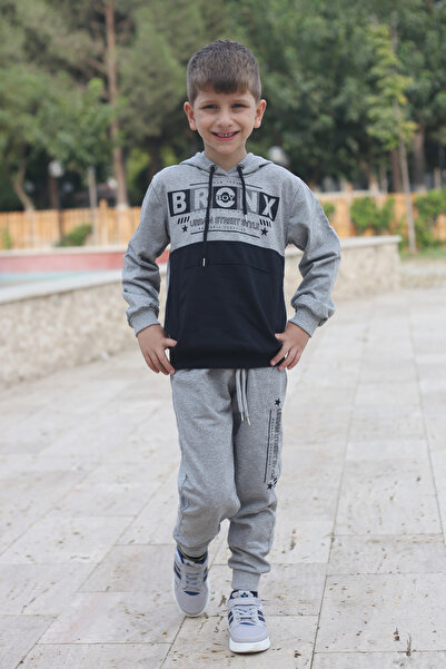 Merry Store Új stílusú Bronx nyomott mintás gyerek tréningruha szett kapucnival és zsebekkel