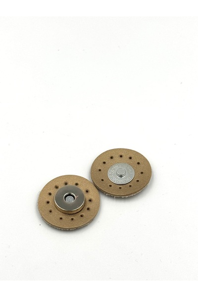 Lady Moss Gold Leather Magnet