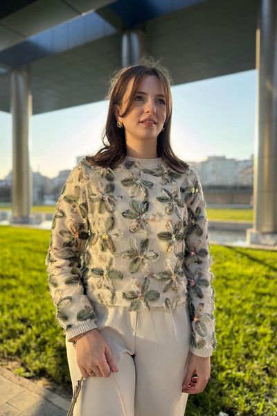 HELİS BUTİK Pulover din tricotaje verde cu tul și paiete brodate