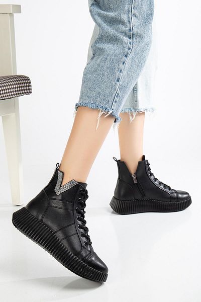 Dilimler Ayakkabı Women's Black Stone Boots - Thick Sole and Tied Design
