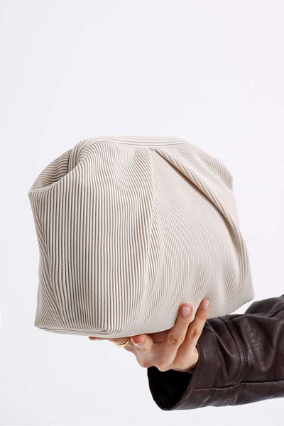 HEYBE'S Γυναικεία Κρεμ πλισέ τσάντα Clutch