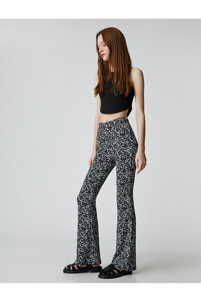 Koton Spanische Hose mit Blumenmuster, hohe Taille und schmaler Passform