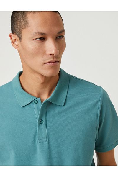 Koton Basic-T-Shirt mit Polokragen und Knopfdetail