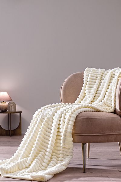 Puffy Sova Wellsoft Tv Blanket - Champagne