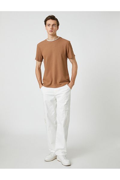 Koton Basic-T-Shirt aus Webstoff, Rundhalsausschnitt, kurze Ärmel, schmale Passform