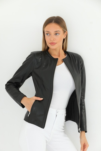 Basics&More سترة لينا جلدية سوداء للنساء