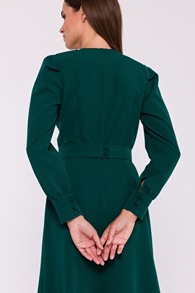 Stylove A dress with long sleeves and a waist belt