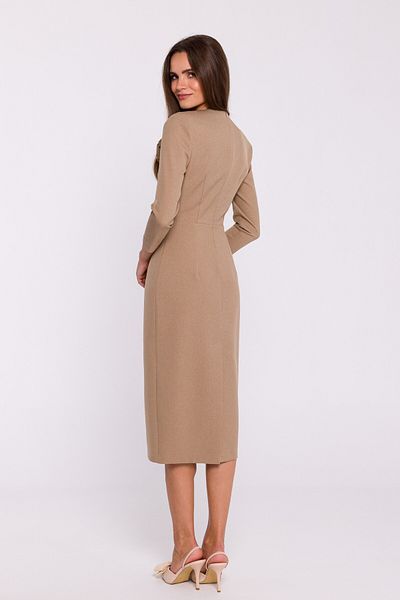 Stylove O rochie midi simplă cu decolteu în V