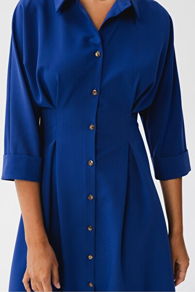 Stylove Belinde pileleri olan bir gömlek elbise