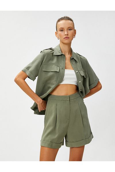 Koton Seidig strukturierte Shorts mit Faltendetail