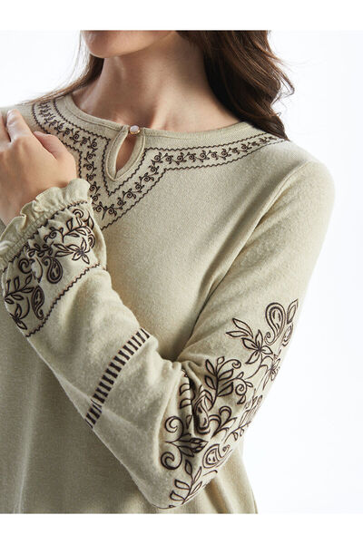 LC Waikiki Bisiklet Yaka Nakışlı Kadın Bluz