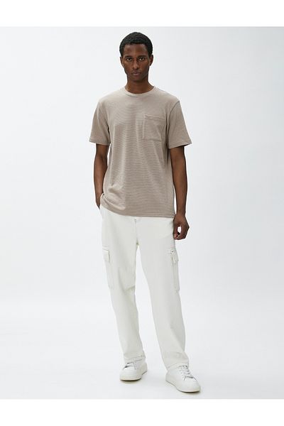 Koton Basic-T-Shirt mit Rundhalsausschnitt, kurzen Ärmeln und Taschendetail