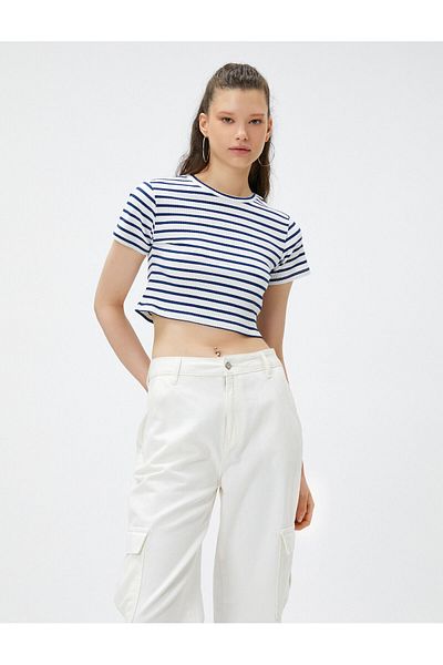 Koton Tricou crop de bază cu mânecă scurtă cu decolteu