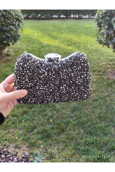 lowell home حقيبة فستان سهرة بتفاصيل إبزيم وحجر كبير من أنثراسايت