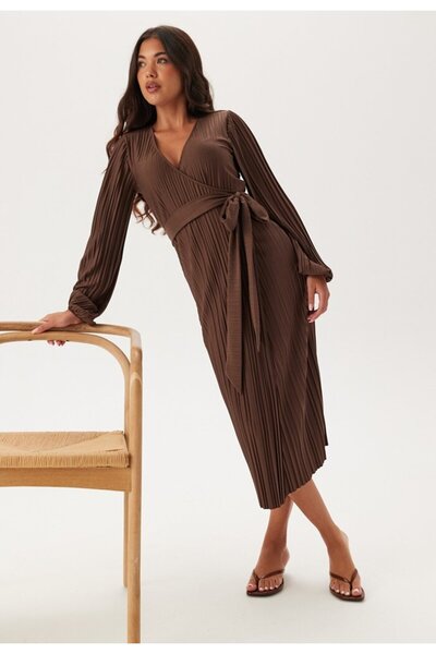 ALESGEROV Kadın Kahverengi Piliseli Kruvaze Yaka Midi Elbise