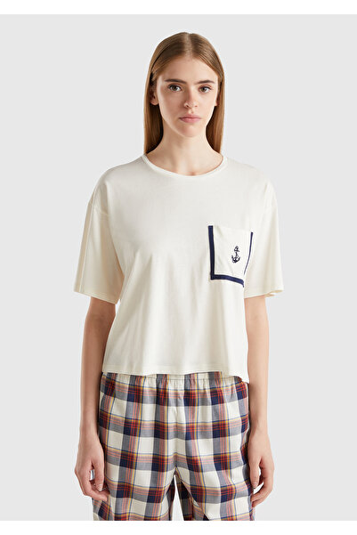 United Colors of Benetton تي شيرت نسائي مطرز بالقطن الكريمي واللزج