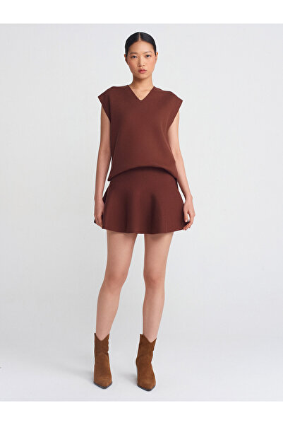 Dilvin 10694 Плетено пуловер с V-образно деколте и мека текстура - кафяво