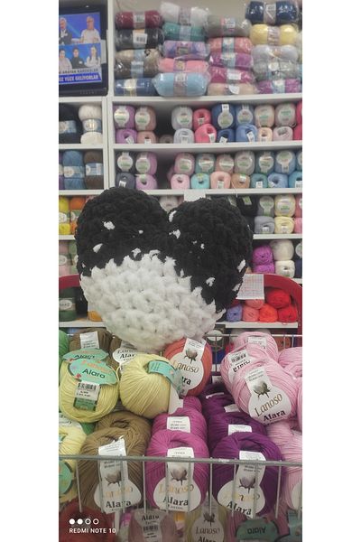 Kevser nur tuhafiye Black and White Heart Pillow
