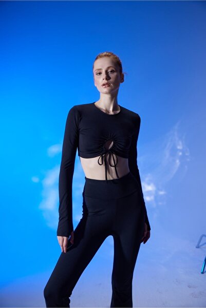 TUBİA Kadın Siyah Renk Orta Detaylı Crop Bluz