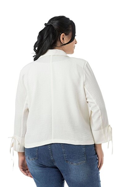 DISENTIS MODEST Διακοσμητικές τσέπες με μανίκια τριών τετάρτων, κοντό λευκό μπουφάν χωρίς επένδυση