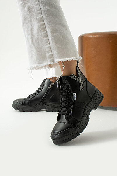 ŞNG Ayakkabı Чорні черевики з шнурівкою та деталями з чорного каменю