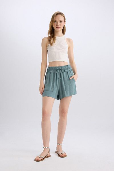 DeFacto Viskose-Crinkle-Shorts – Regular Fit, gerades Bein A3532AX24HS
