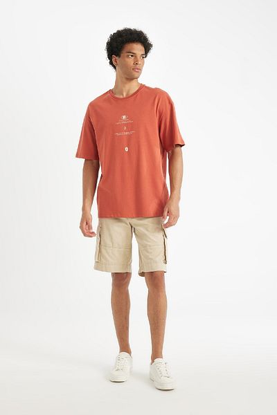 DeFacto Bedrucktes, kurzärmliges Baumwoll-T-Shirt mit bequemer Passform und Rundhalsausschnitt – C6144ax24au