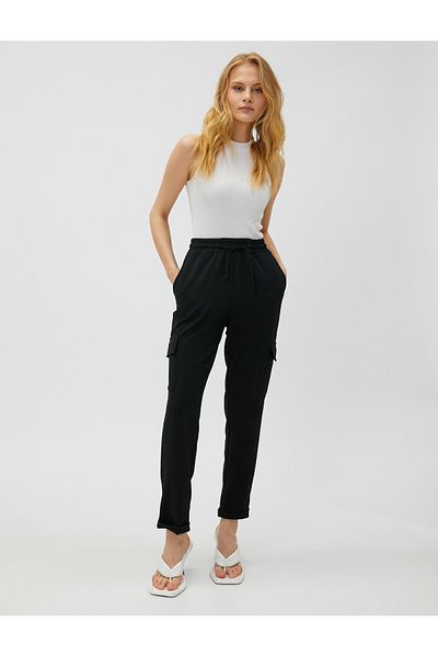 Koton Bequeme Cargohose mit Taschen und gebundener Taille